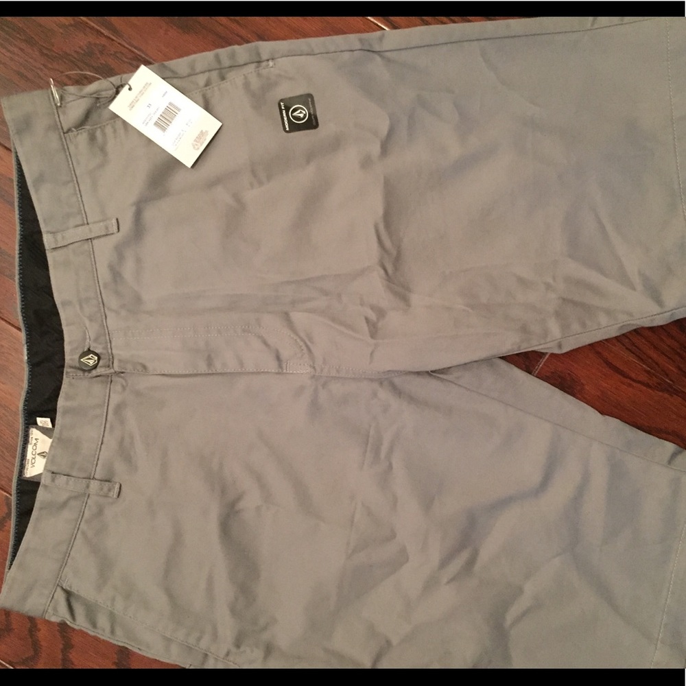 Men’s volcom shorts